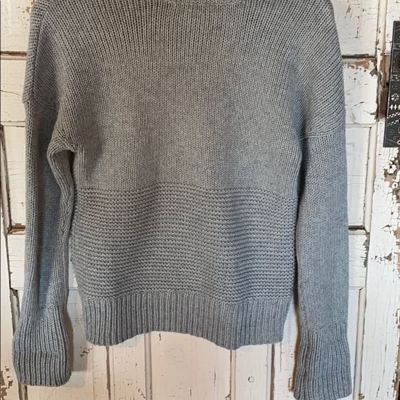 Classic cowl neck gray sweater - Picture 4 of 4